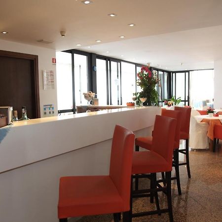Hotel San Carlo 利尼亚诺萨比亚多罗 外观 照片