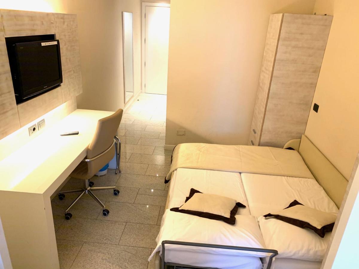 Hotel San Carlo 利尼亚诺萨比亚多罗 外观 照片