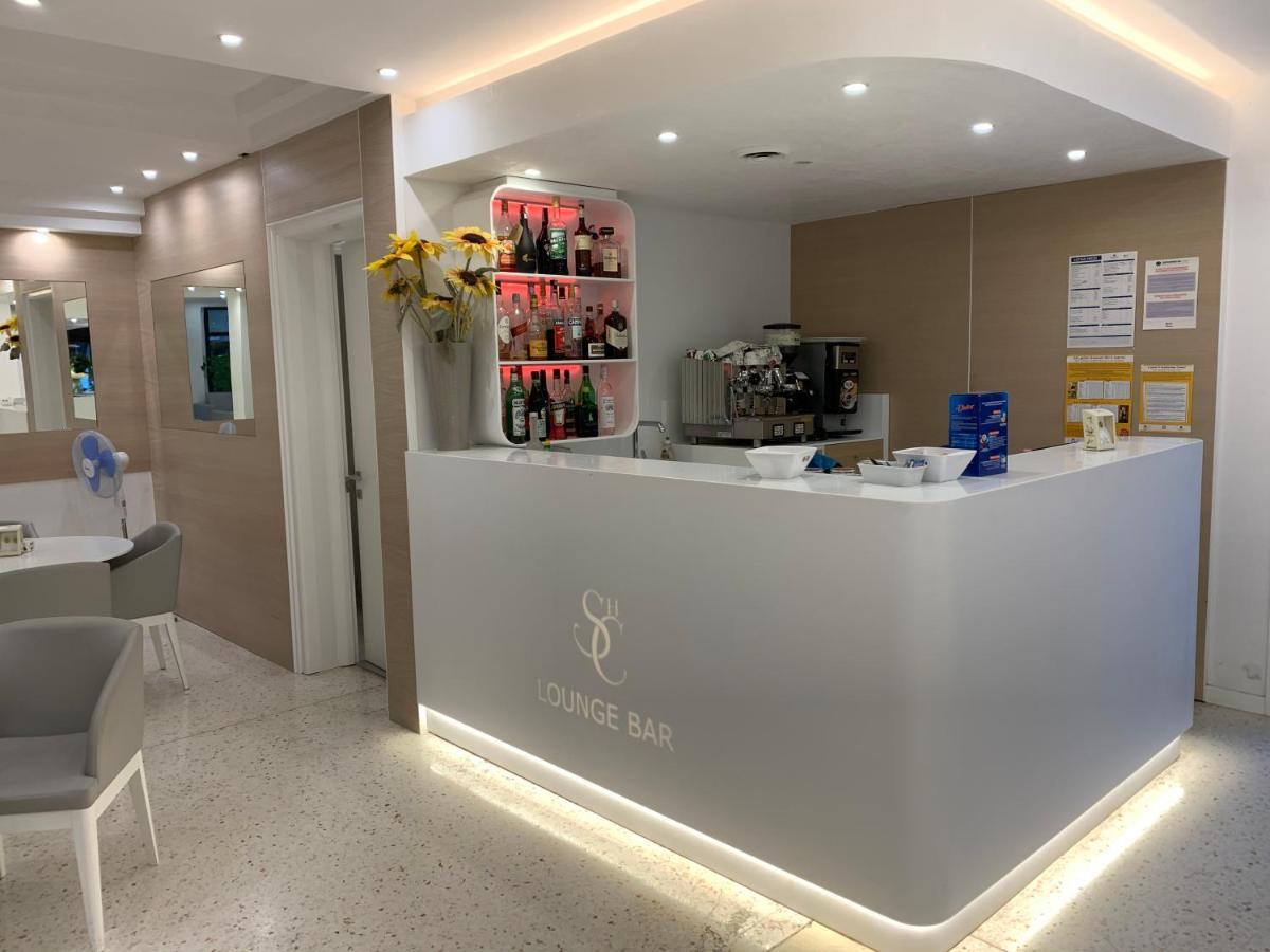 Hotel San Carlo 利尼亚诺萨比亚多罗 外观 照片