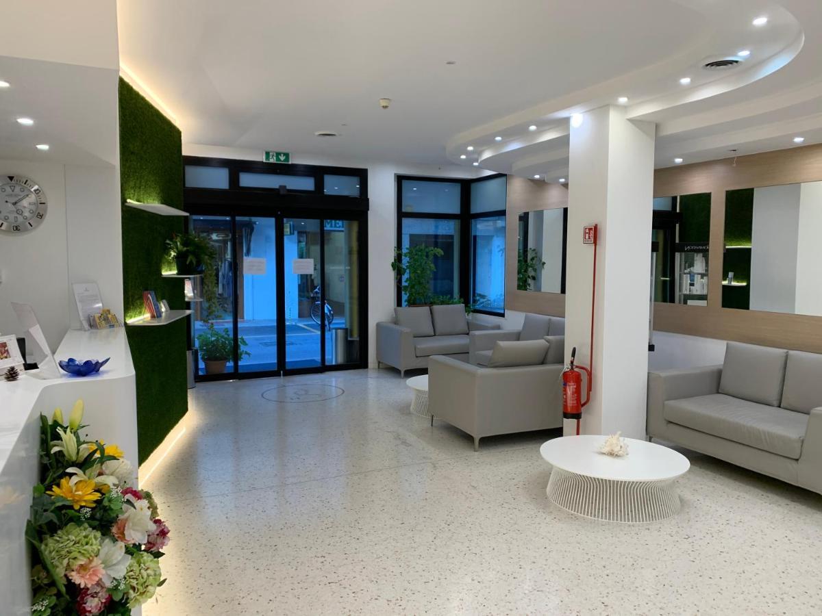 Hotel San Carlo 利尼亚诺萨比亚多罗 外观 照片