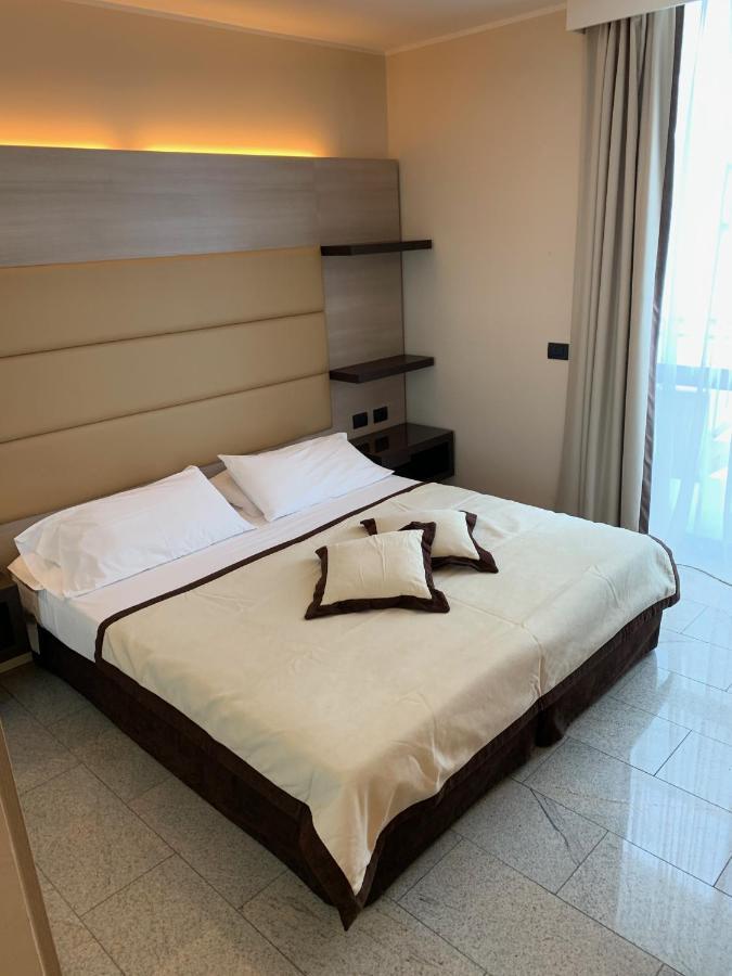 Hotel San Carlo 利尼亚诺萨比亚多罗 外观 照片