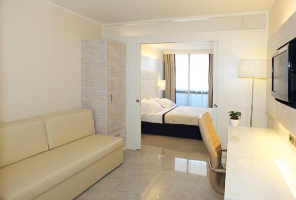 Hotel San Carlo 利尼亚诺萨比亚多罗 外观 照片