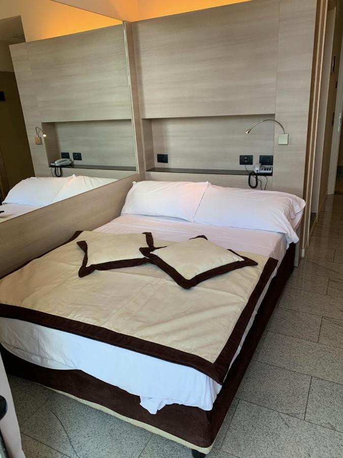 Hotel San Carlo 利尼亚诺萨比亚多罗 外观 照片