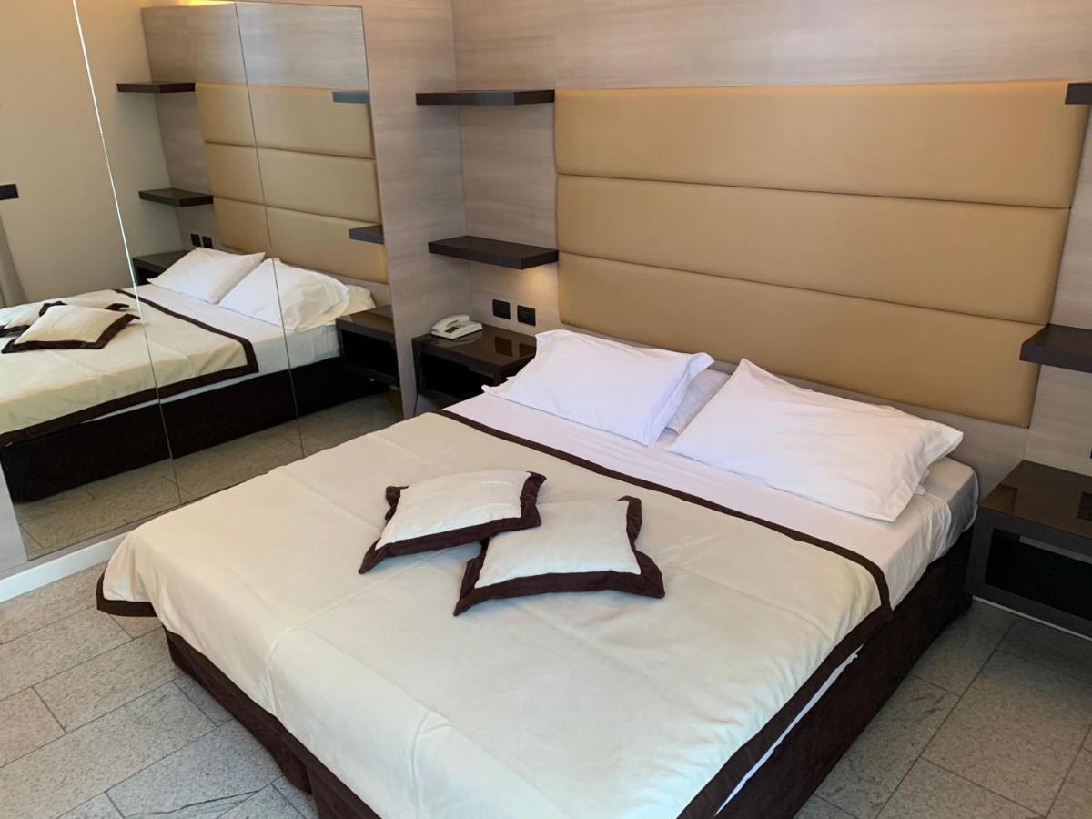 Hotel San Carlo 利尼亚诺萨比亚多罗 外观 照片
