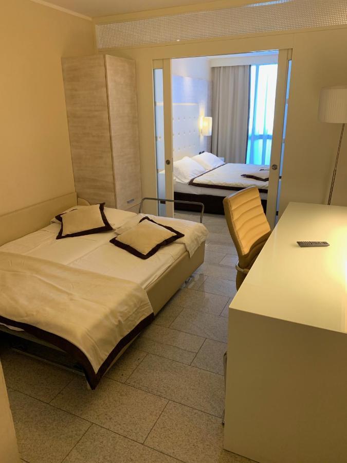 Hotel San Carlo 利尼亚诺萨比亚多罗 外观 照片
